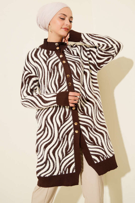 كارديجان محبوك بنقشة جلد الحمار الوحشي وتفاصيل من صوف الأنجورا، بني