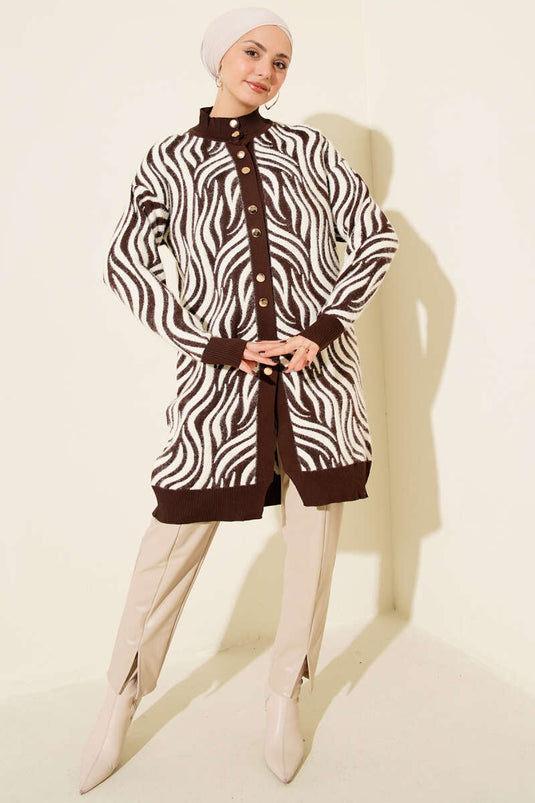 كارديجان محبوك بنقشة جلد الحمار الوحشي وتفاصيل من صوف الأنجورا، بني