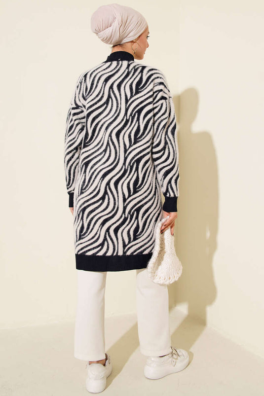 كارديجان محبوك بنقشة حمار وحشي وتفاصيل من صوف الأنجورا، باللون الأزرق الداكن