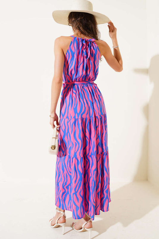 فستان وردي بدون أكمام بفتحة رقبة ونقشة حمار وحشي