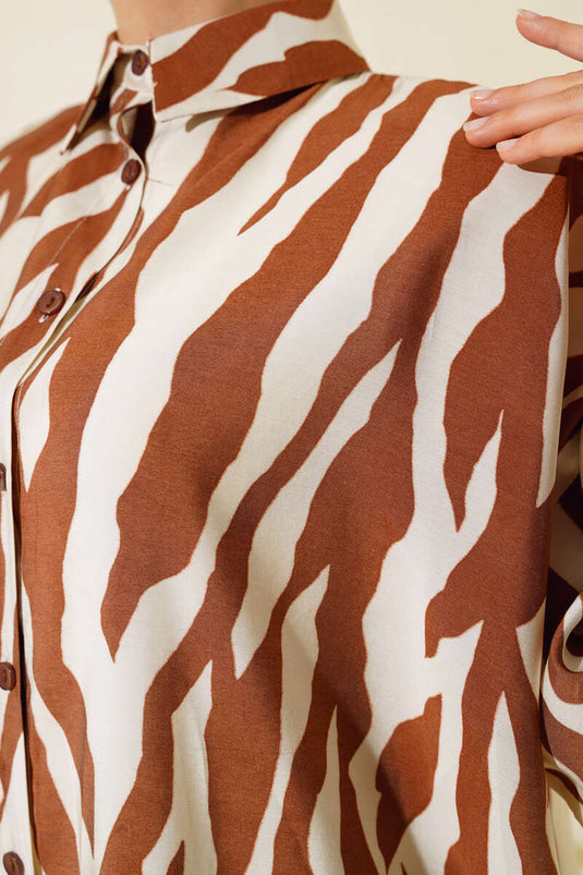 قميص بنمط حمار وحشي بني