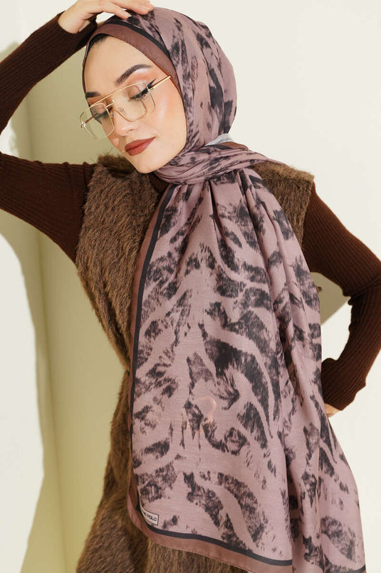 وشاح بنقشة حمار الوحش بلون الجمل