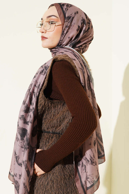 وشاح بنقشة حمار الوحش بلون الجمل