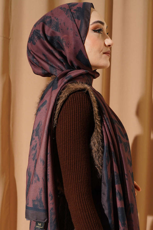 وشاح بنقشة الحمار الوحشي بلون الطين