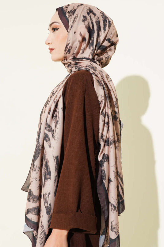 وشاح بنقشة الحمار الوحشي لون لاتيه