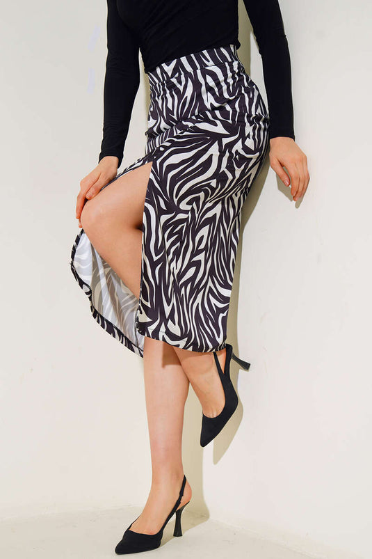 تنورة حمار وحشي منقوشة بفتحة سوداء