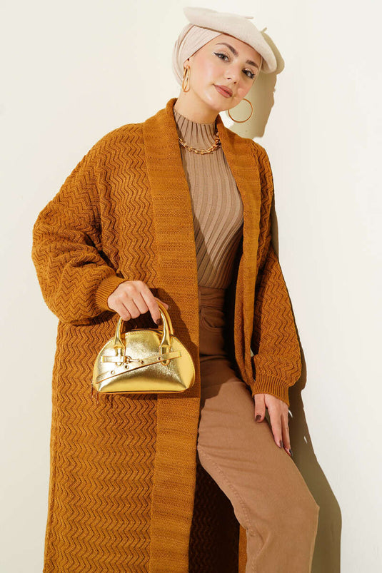 Lange gebreide cardigan met zigzagreliëf in camelkleur