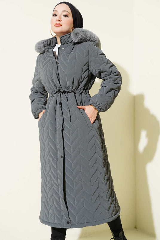 معطف مبطن مبطن بخطوط متعرجة مع قبعة بلون رمادي دخاني