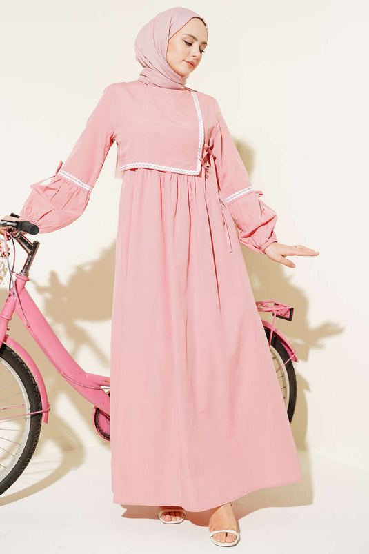 Robe en popeline avec broderie zigzag et cordon latéral, couleur poudre