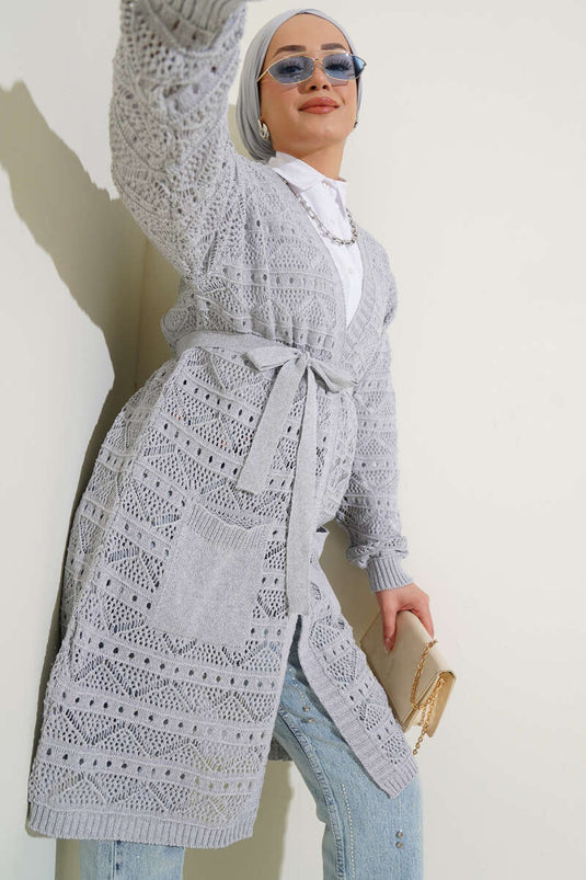 Cardigan en tricot gris à ceinture perforée à motif zigzag