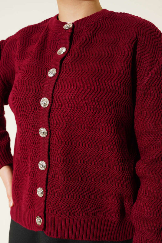 كارديجان محبوك بأزرار ذهبية منقوش متعرجة، لون عنابي