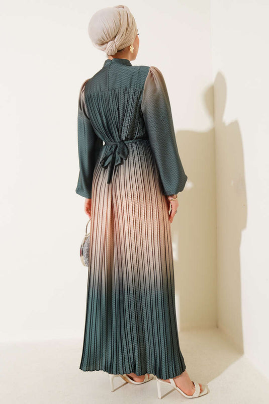 فستان سهرة أخضر بنقشة متعرجة ومطوي