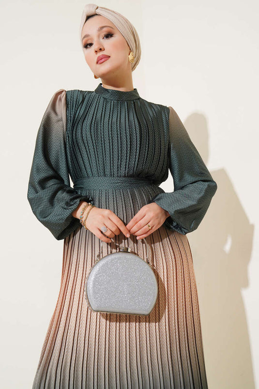 فستان سهرة أخضر بنقشة متعرجة ومطوي