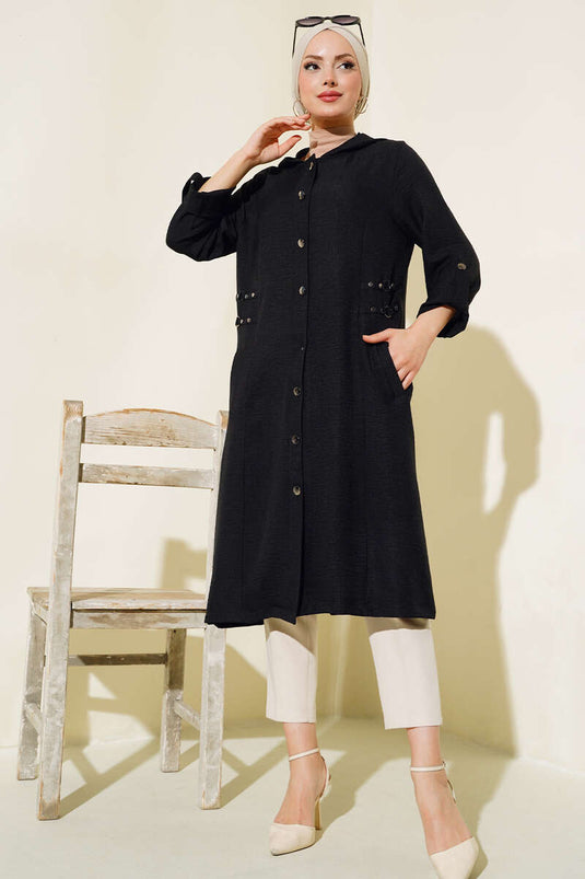 قبعة بغطاء للرأس بتفاصيل مفصلة باللون الأسود