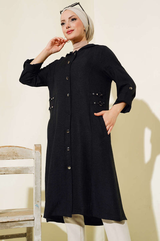 قبعة بغطاء للرأس بتفاصيل مفصلة باللون الأسود