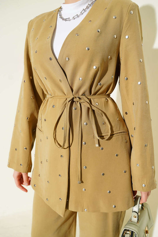 بدلة Tencel من قطعتين مع سترة مرصعة بالمسامير، لون أخضر زيتي