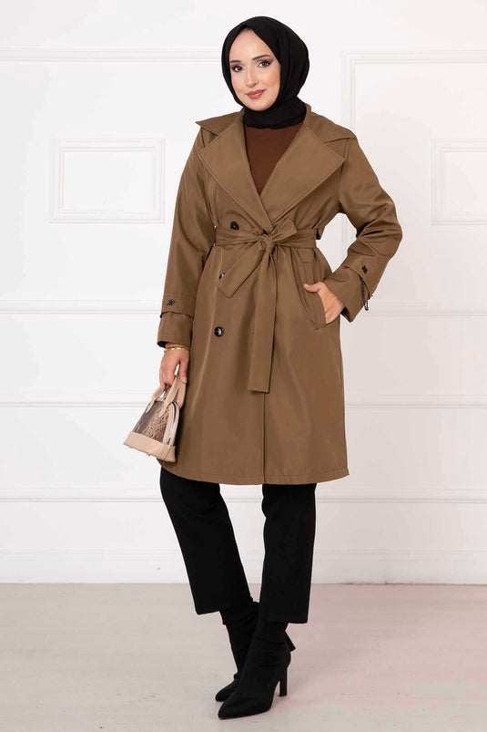 تفاصيل سلسلة ملحقة مبطنة بلون أسمر ضارب للصفرة