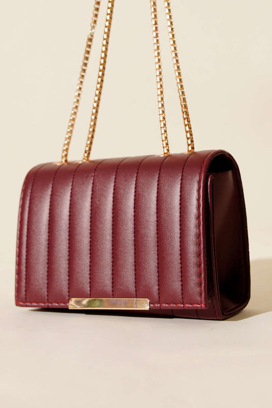 حقيبة مستطيلة بحزام سلسلة، لون عنابي