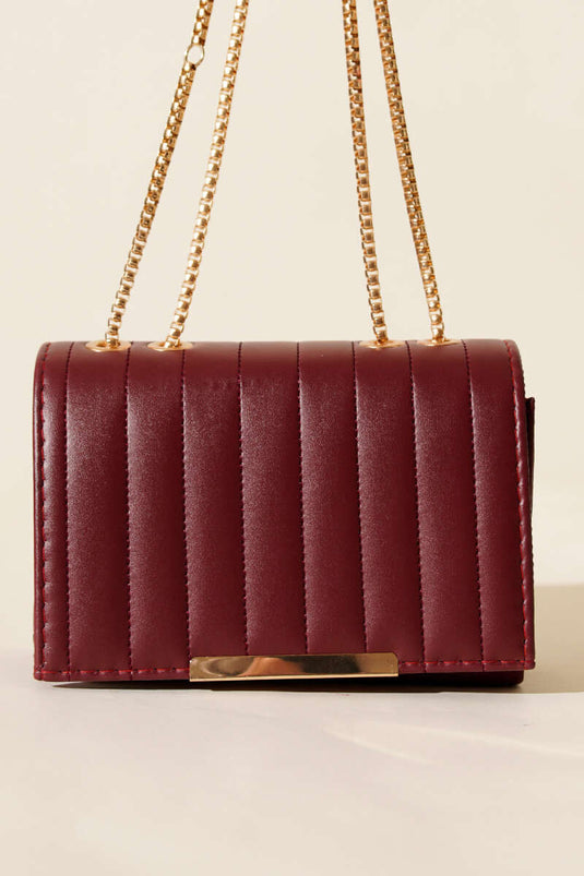 حقيبة مستطيلة بحزام سلسلة، لون عنابي