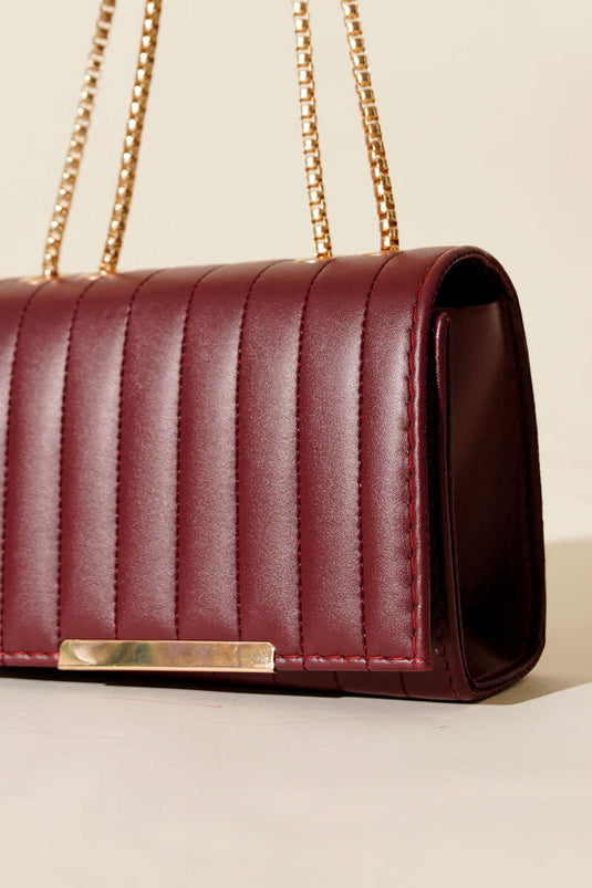 حقيبة مستطيلة بحزام سلسلة، لون عنابي