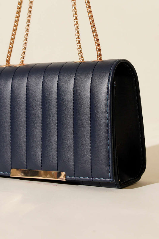 حقيبة مستطيلة بحزام سلسلة، لون أزرق داكن