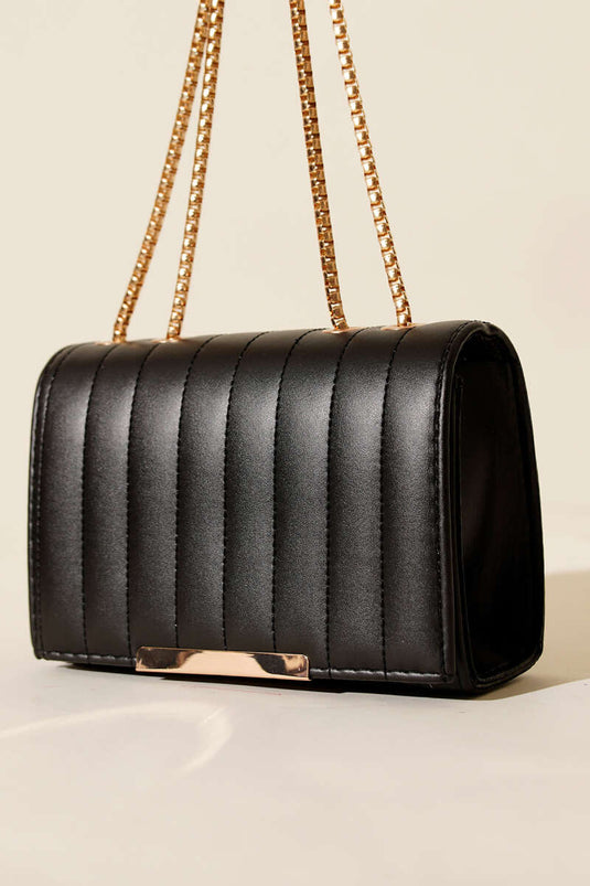 حقيبة مستطيلة سوداء بحزام سلسلة