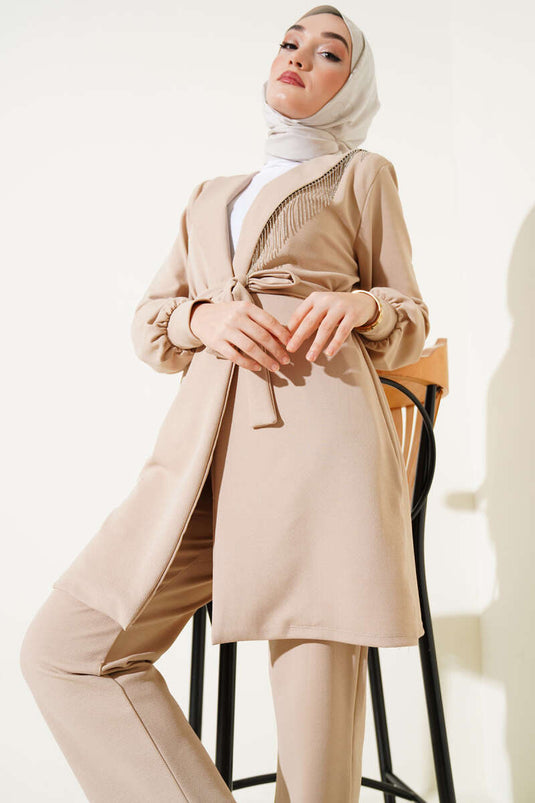 طقم جاكيت بتفاصيل سلسلة من قطعتين، بيج