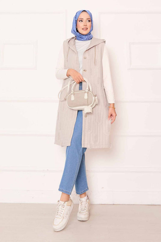 Gilet matelassé avec détails en chaîne et boutons