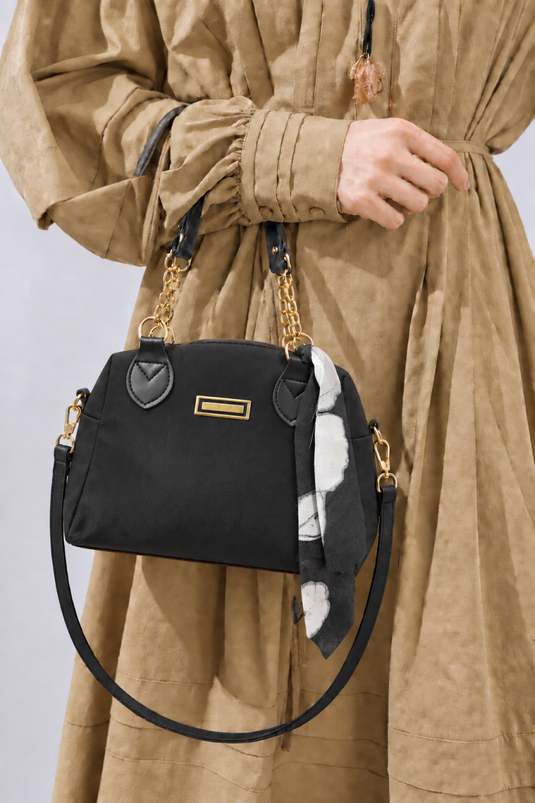 Black Bag With Chain Handle Detail