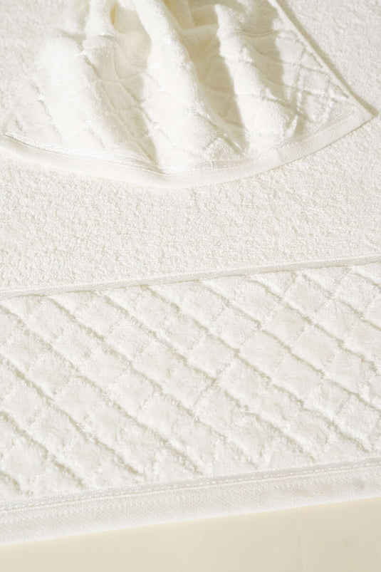 طقم مناشف مكون من قطعتين للأم وابنتها، لون بيج فاتح