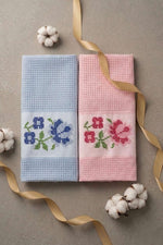 Set de 2 serviettes motif rose assorties 9 avec boîte