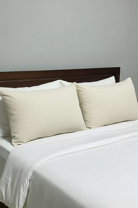 طقم من غطاءي وسادة من البوليستر والقطن، لون كريمي