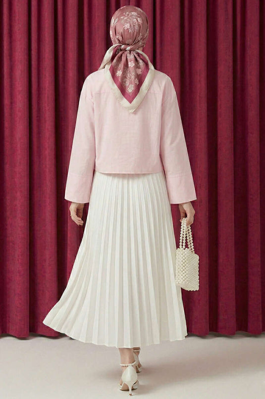 قميص وردي مزين بتطريز ثلاثي الأبعاد على شكل زهرة