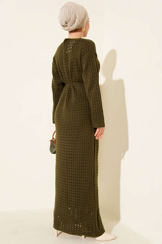 Robe En Tricot Kaki Avec Ceinture Ornée À La Taille