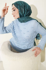 Pull à motif ajouré en relief bleu
