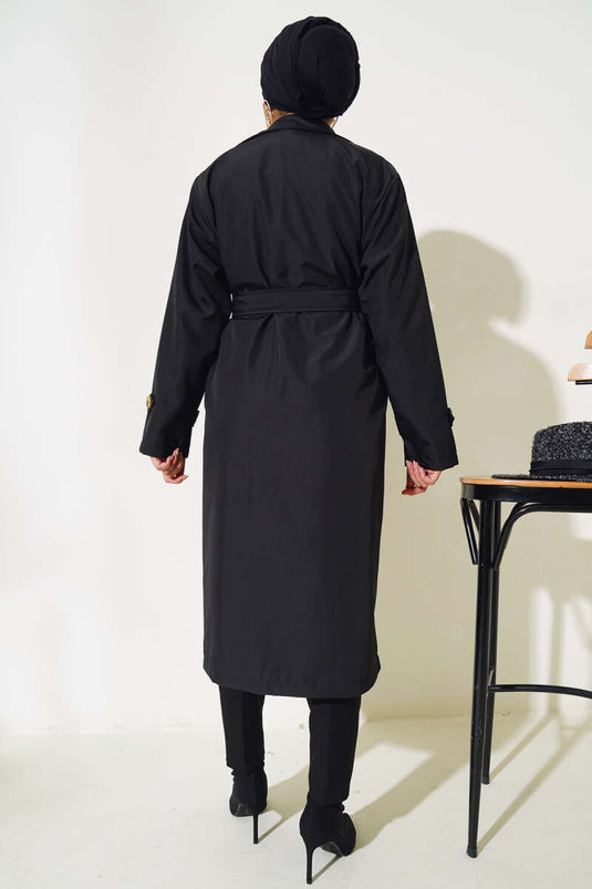 Schwarzer Trenchcoat mit sechs Knöpfen und Gürtel