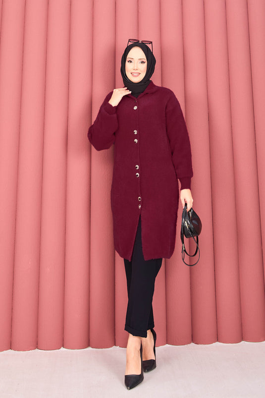 Hijab, cardigan en angora bordeaux à boutons dorés