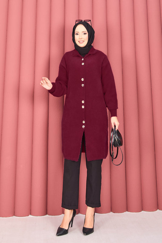 Hijab, cardigan en angora bordeaux à boutons dorés