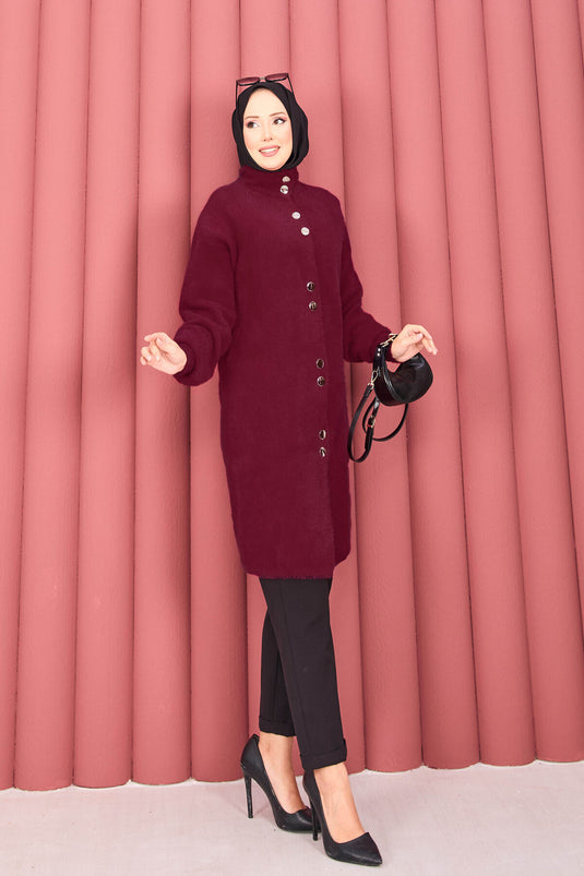 Hijab, cardigan en angora bordeaux à boutons dorés