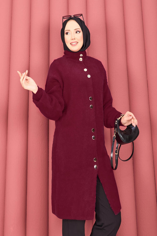 Hijab, cardigan en angora bordeaux à boutons dorés