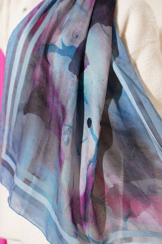 وشاح مخطط متدرج من سلسلة العنبر، أزرق فاتح