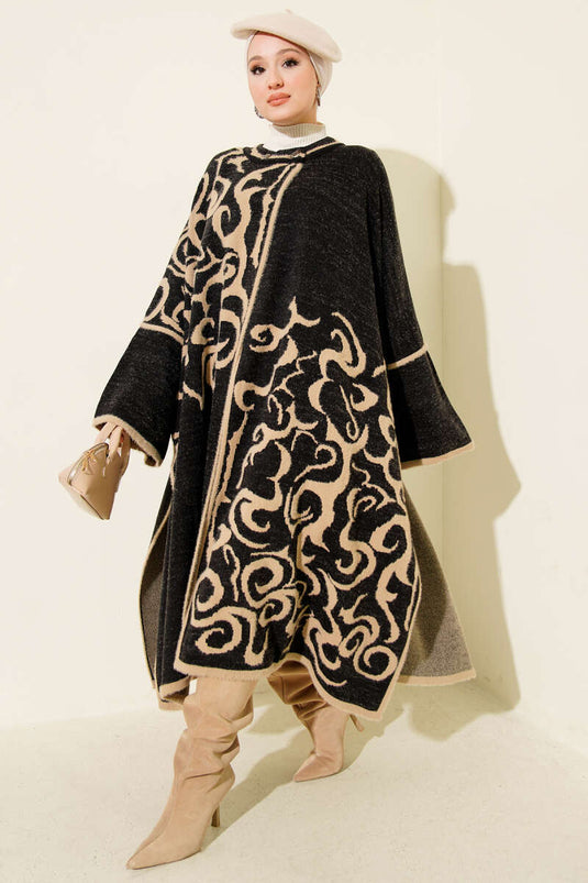 Poncho noir en angora avec col et boutons détaillés