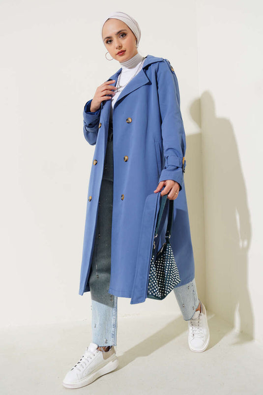 Zweireihiger Trenchcoat mit Schulterklappen in Indigo