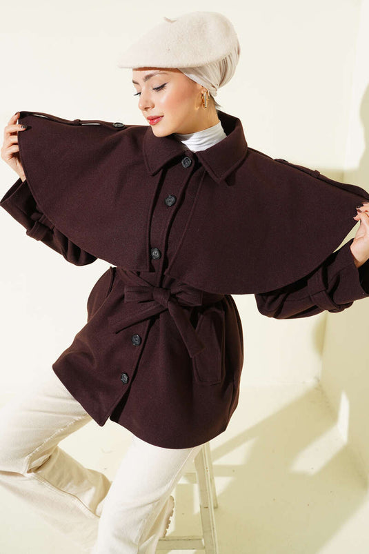 Manteau court en cachemire avec cape à épaulettes, marron foncé.