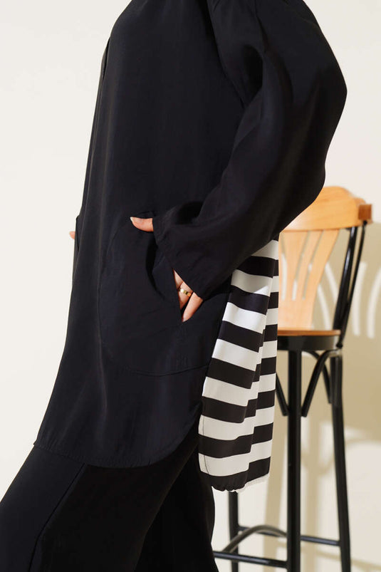 Completo due pezzi con dettaglio a righe sul retro, nero