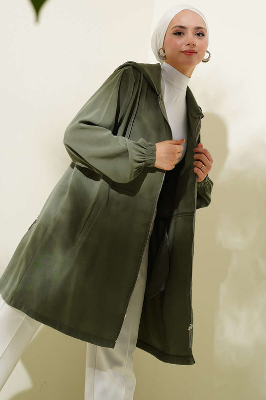 Bestickter Cape mit Steinen und Kapuze in Khaki