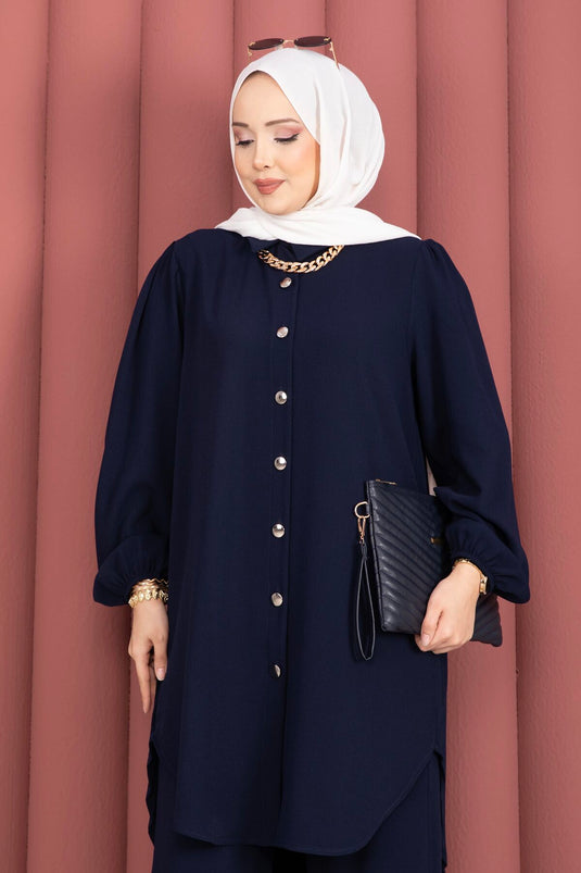 Ensemble modest fashion à boutons sur toute la longueur avec plis au dos, bleu marine
