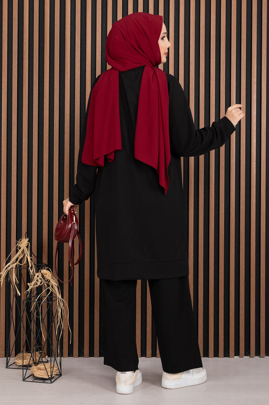 Ensemble hijab deux pièces sport orné d'un emblème, noir