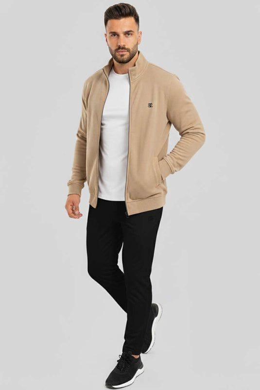 كارديجان رجالي بيج اللون مزين بشعار وسحاب.