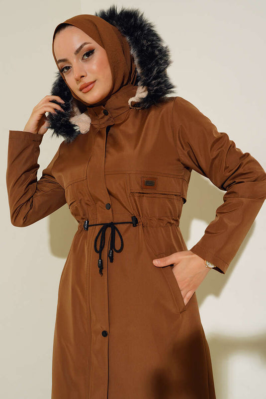 Stemma con pelliccia all'interno Cappotto lungo marrone chiaro